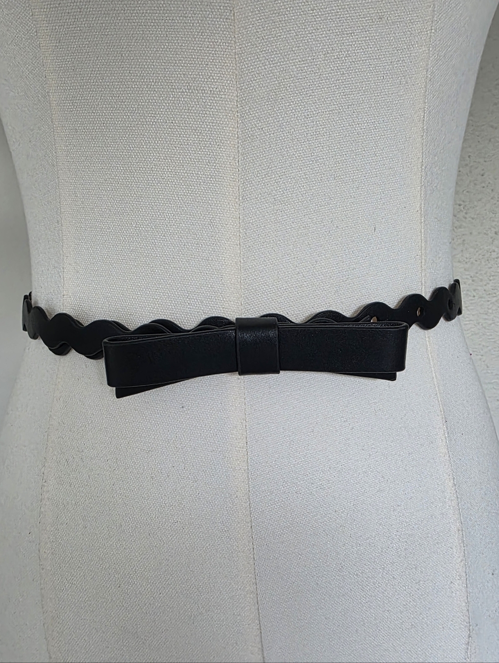 Kate Spade Bow Belt Black Scalloped Leather Skinny Belt Small